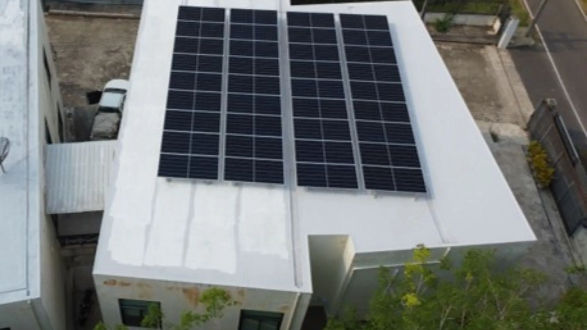 โซลาร์เซลล์บนหลังคาโรงงานขนาดเล็ก กำลังไฟการผลิตติดตั้ง 19.98 kW