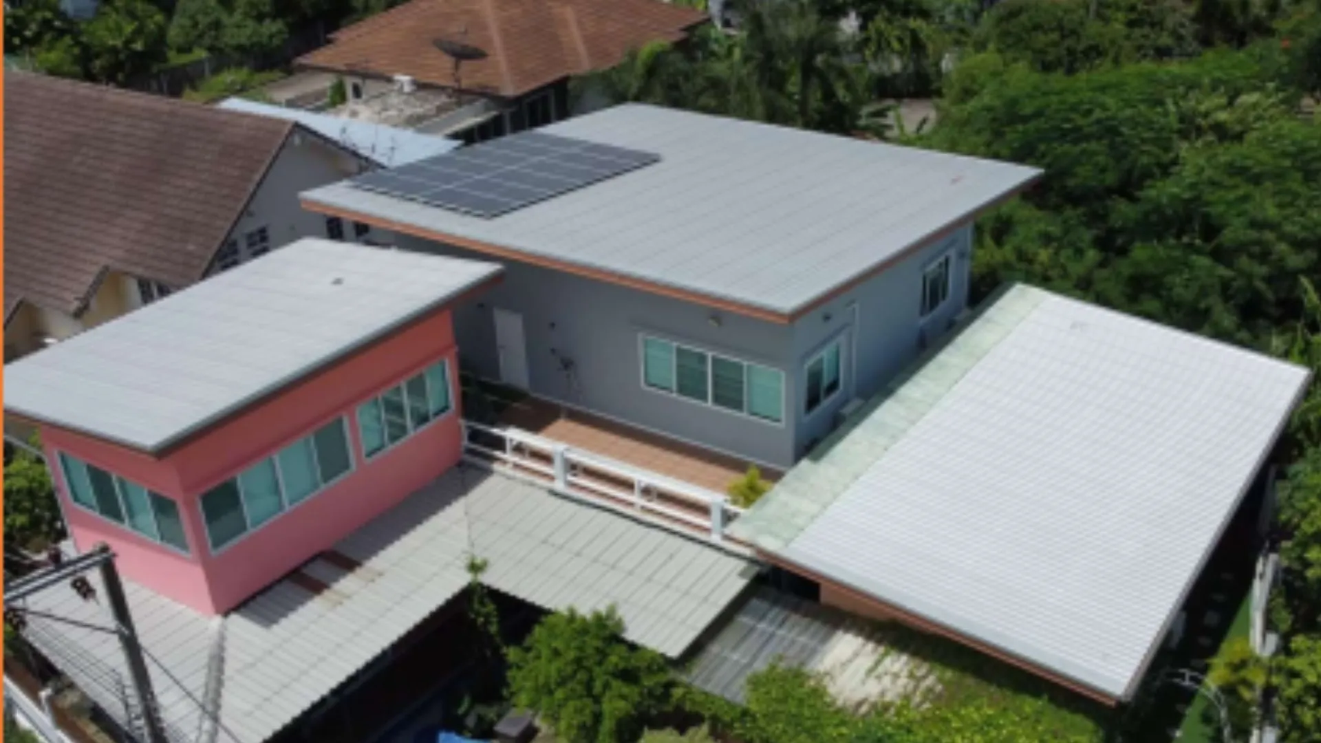โซล่าเซลล์บนหลังคาบ้านพักอาศัย กำลังไฟการผลิตติดตั้ง 6.54 kW