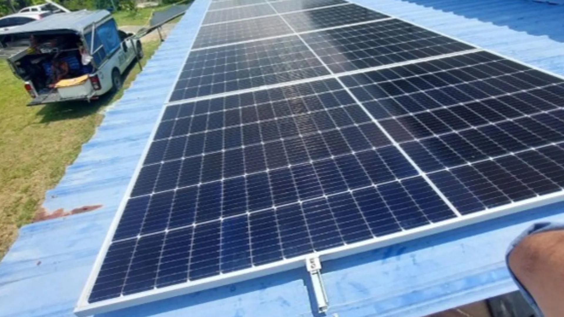 โซล่าเซลล์บนหลังคาบ้านพักอาศัย กำลังไฟการผลิตติดตั้ง 4.995 kW