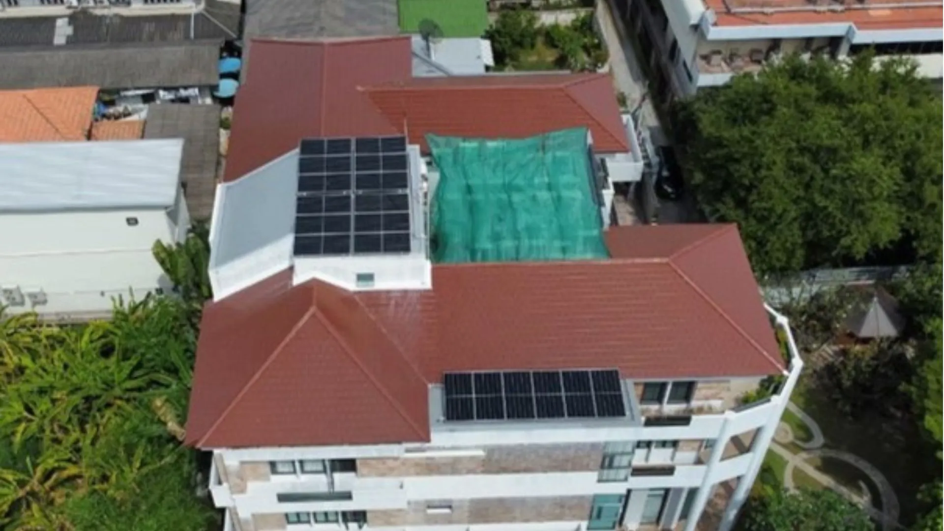 โซล่าเซลล์บนหลังคาบ้านพักอาศัย กำลังไฟการผลิตติดตั้ง 9.81 kW